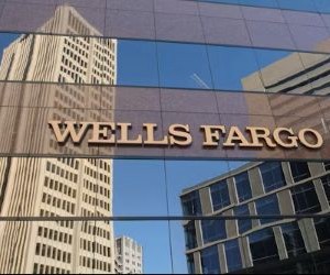 Las criptomonedas ofrecen un alto potencial de rentabilidad y mayor libertad financiera gracias a su descentralización, operando en un mercado abierto las 24 horas. Sin embargo, son un activo de alto riesgo debido a su extrema volatilidad y la falta de regulación. Los principales riesgos incluyen pérdidas rápidas y fallos de ciberseguridad. La clave del éxito reside en invertir únicamente con una estrategia clara y con capital que no comprometa su estabilidad financiera.