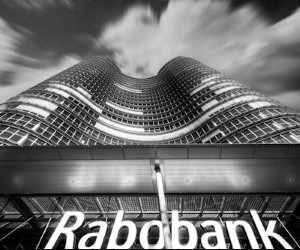 Materias primas como el oro, el petróleo, los productos agrícolas y los metales industriales ofrecen oportunidades para diversificar su cartera y protegerse contra la inflación, pero también son activos de alto riesgo debido a la volatilidad de los precios, las tensiones geopolíticas y los choques entre la oferta y la demanda; la clave es invertir con una estrategia clara, una comprensión de los impulsores subyacentes del mercado y solo con capital que no comprometa su estabilidad financiera.